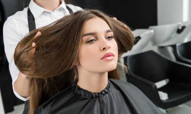 Quelle coupe de cheveux pour rajeunir le visage ? - elite extensions